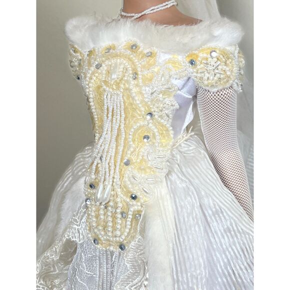 Beautiful Collectible Bride‎ Porcelain Doll On Stand - 22 inches - Picture 4 of 8